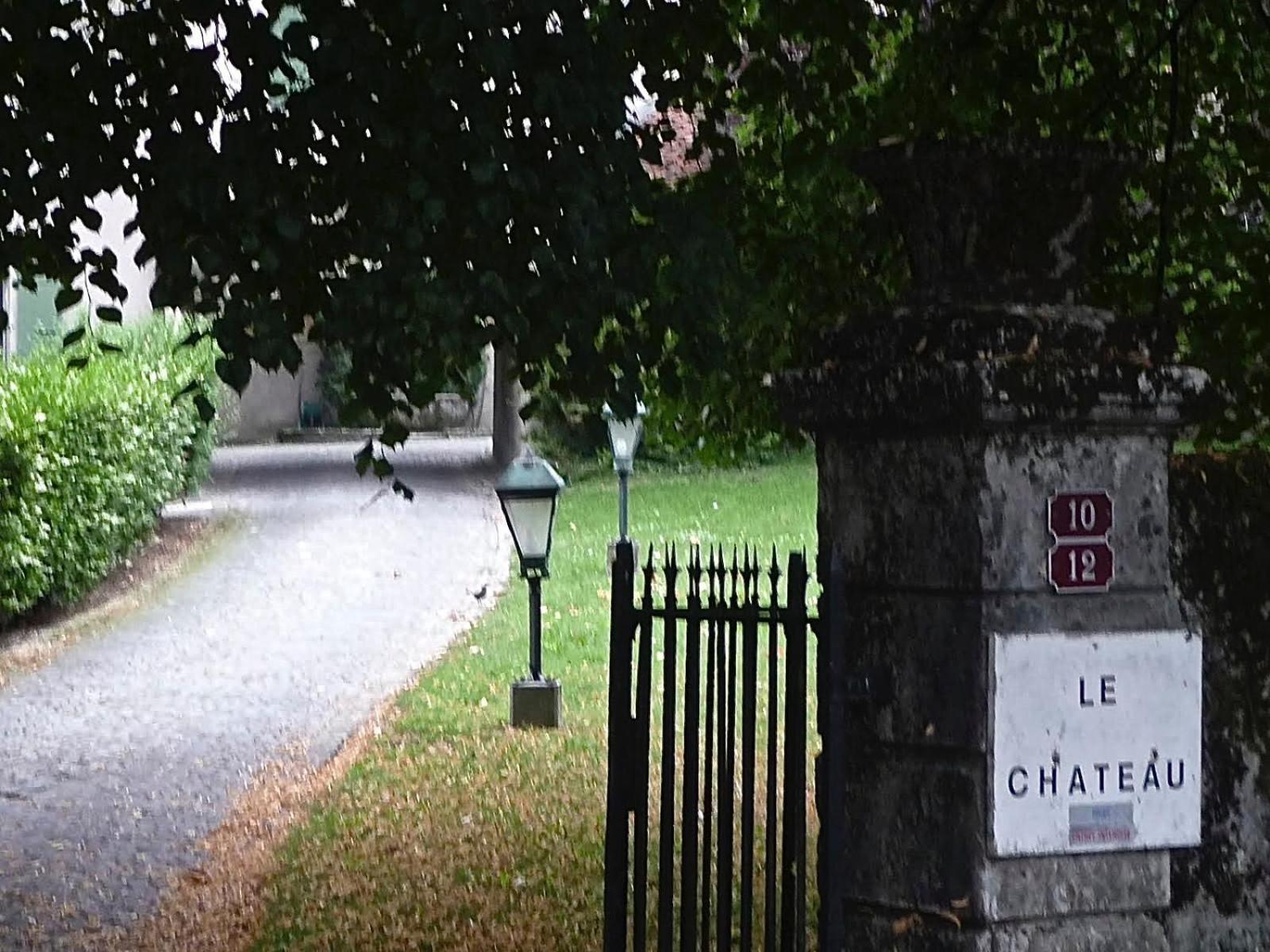 Le Chateau Lavigny エクステリア 写真