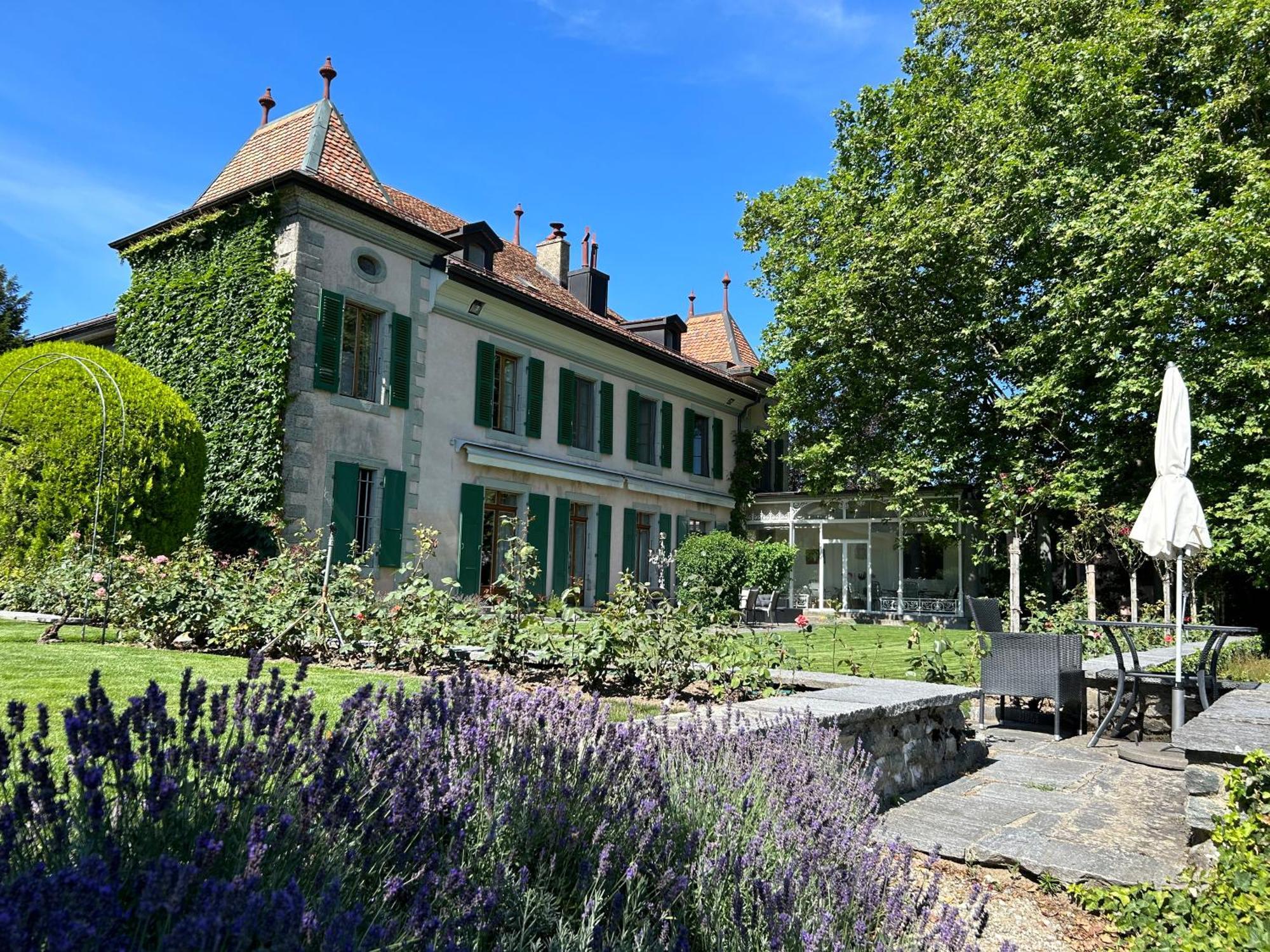 Le Chateau Lavigny エクステリア 写真