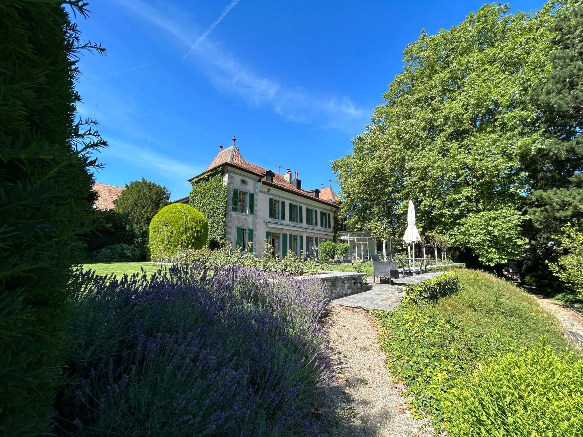 Le Chateau Lavigny エクステリア 写真